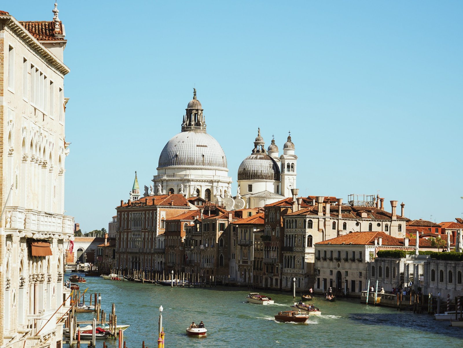 Venice Travel Guide: 12 Best Things to Do, Where to Stay & Insider Tips