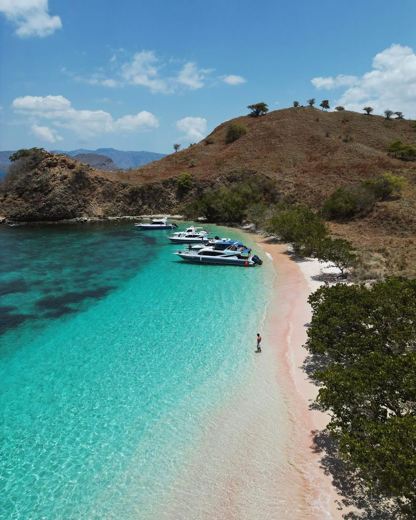 Pink sand and turquoise water at Pink Beach near Labuan Bajo